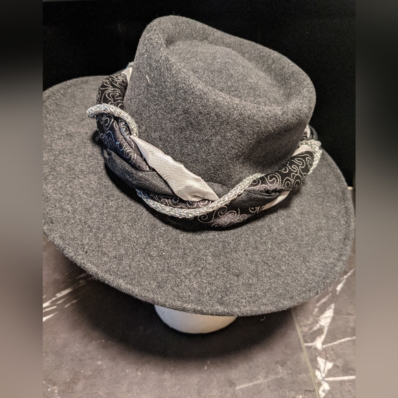 Women's 100% Wool Felt, Brimmed Hat - Picture 3 of 8